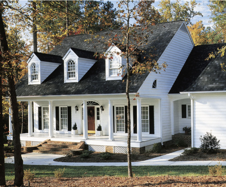 White Colonial House: Understanding the Style & Classic Look