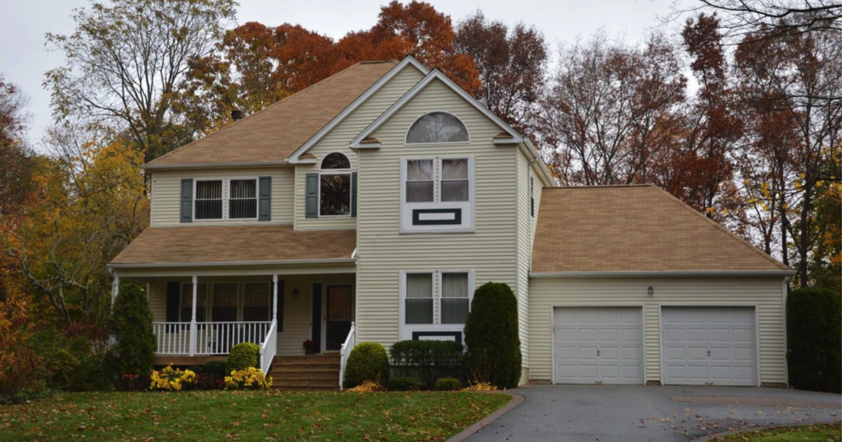 Hiring A Professional Versus Do It Yourself Siding Installation Allura Usa