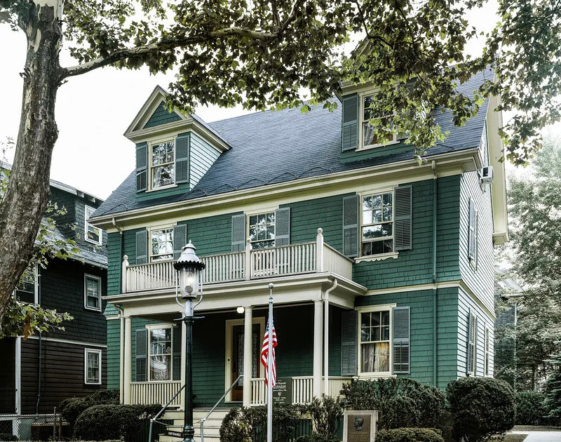 7 Unique Colonial House Siding Ideas for Your House Allura USA