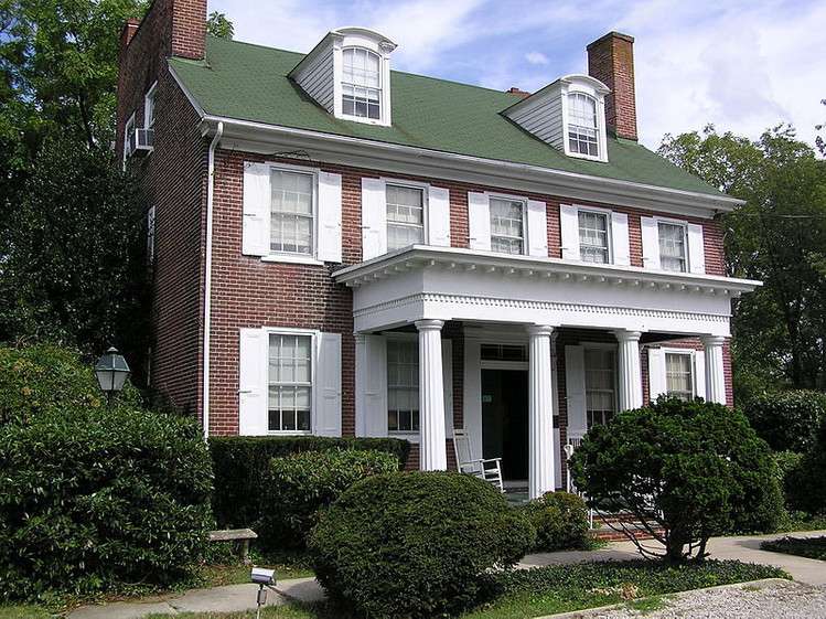 7 Unique Colonial House Siding Ideas for Your House Allura USA