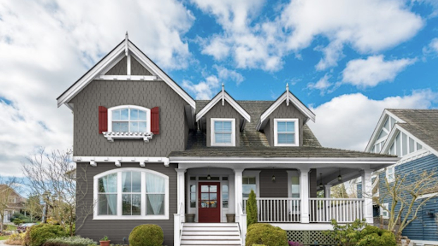 17 Modern Grey House Exterior Color Schemes | Allura USA